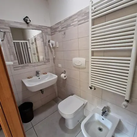 Otel Bonola 2*